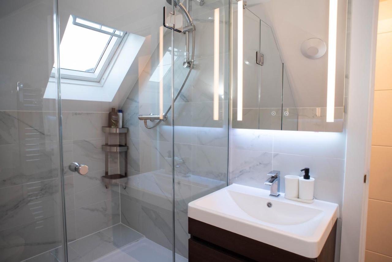 Walnut Flats-F4, 2-Bedroom With Ensuite - Parking, Netflix, Wifi - Close To Oxford, Bicester & Blenheim Palace คิดลิงตัน ภายนอก รูปภาพ