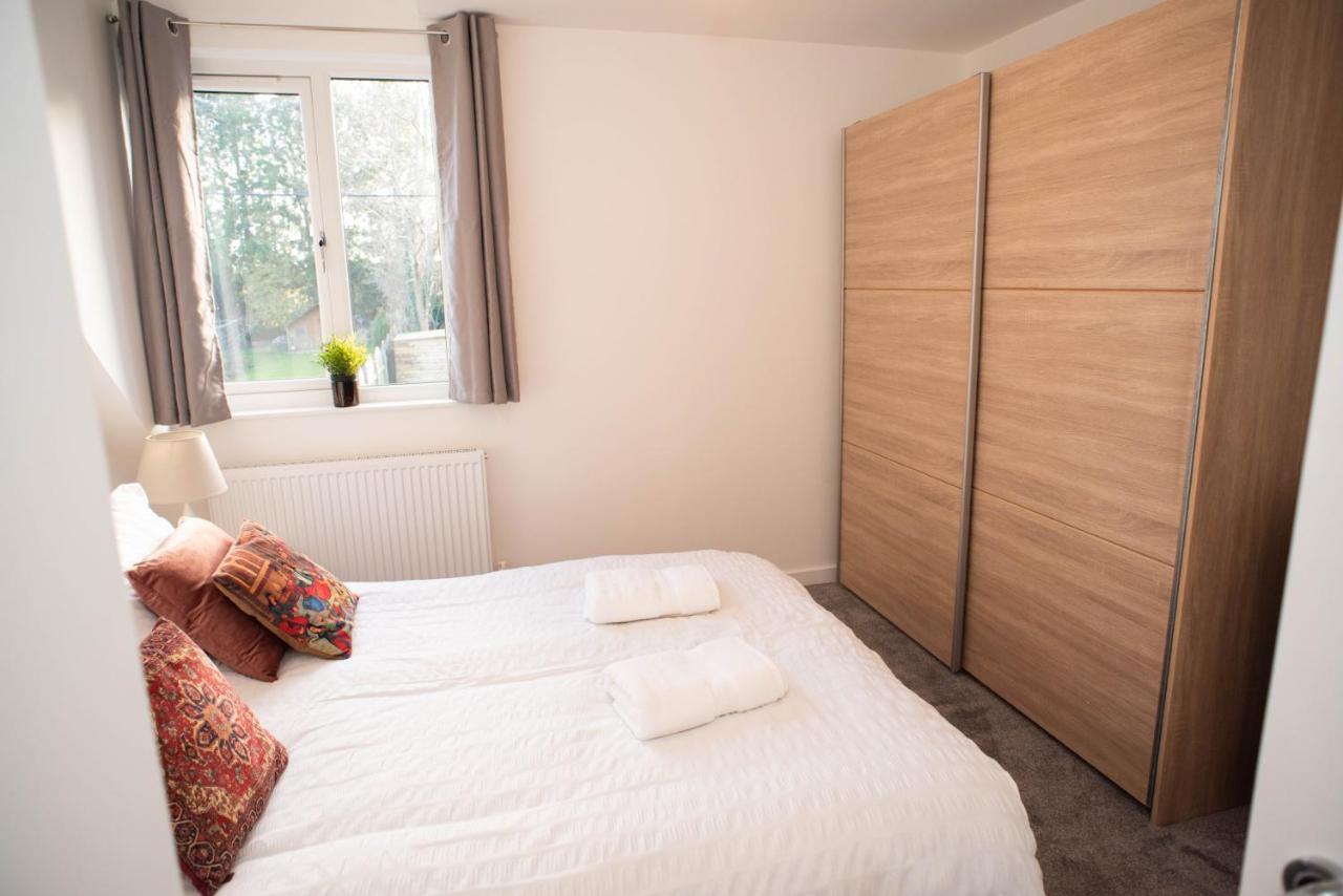 Walnut Flats-F4, 2-Bedroom With Ensuite - Parking, Netflix, Wifi - Close To Oxford, Bicester & Blenheim Palace คิดลิงตัน ภายนอก รูปภาพ