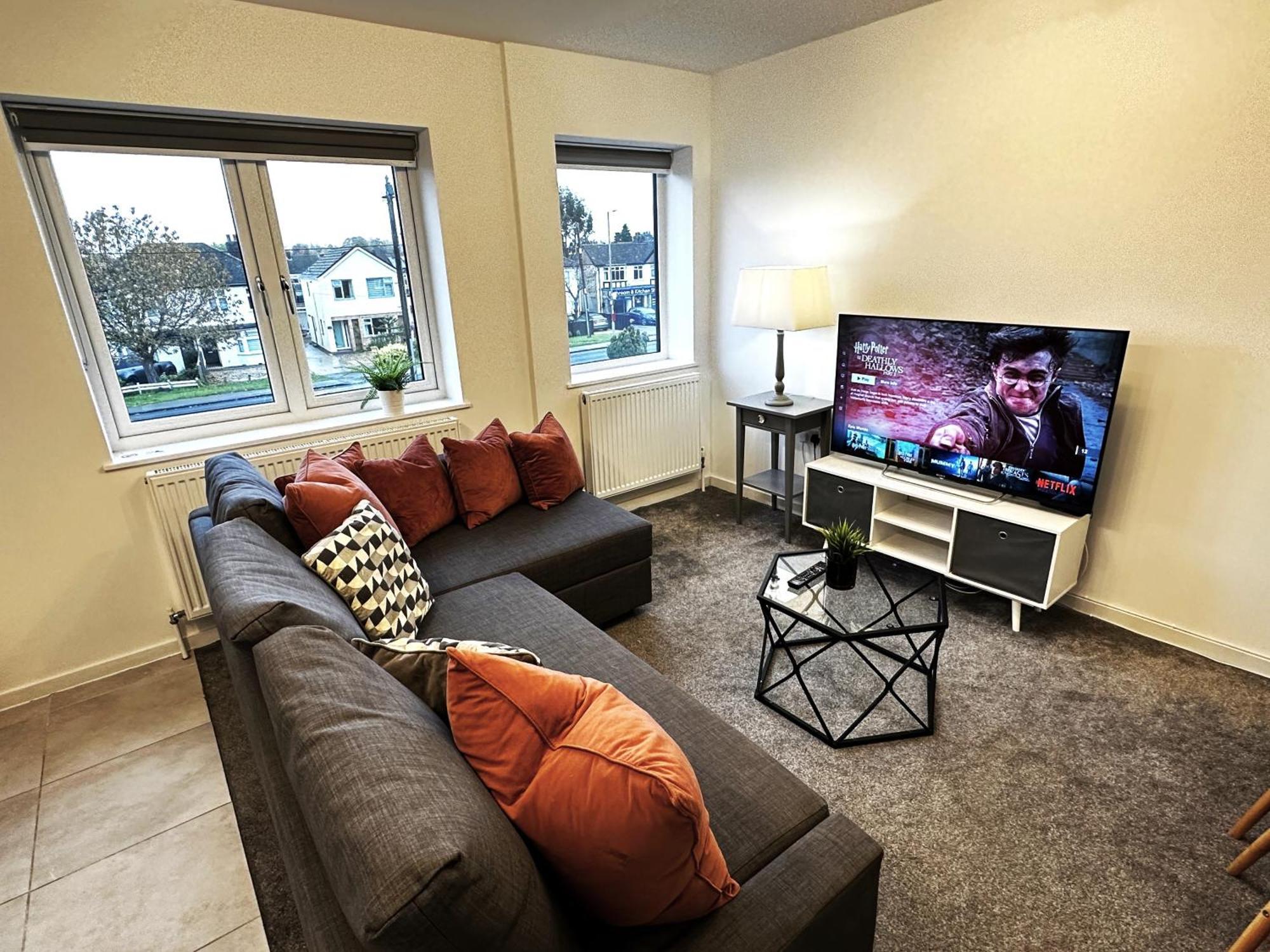 Walnut Flats-F4, 2-Bedroom With Ensuite - Parking, Netflix, Wifi - Close To Oxford, Bicester & Blenheim Palace คิดลิงตัน ภายนอก รูปภาพ